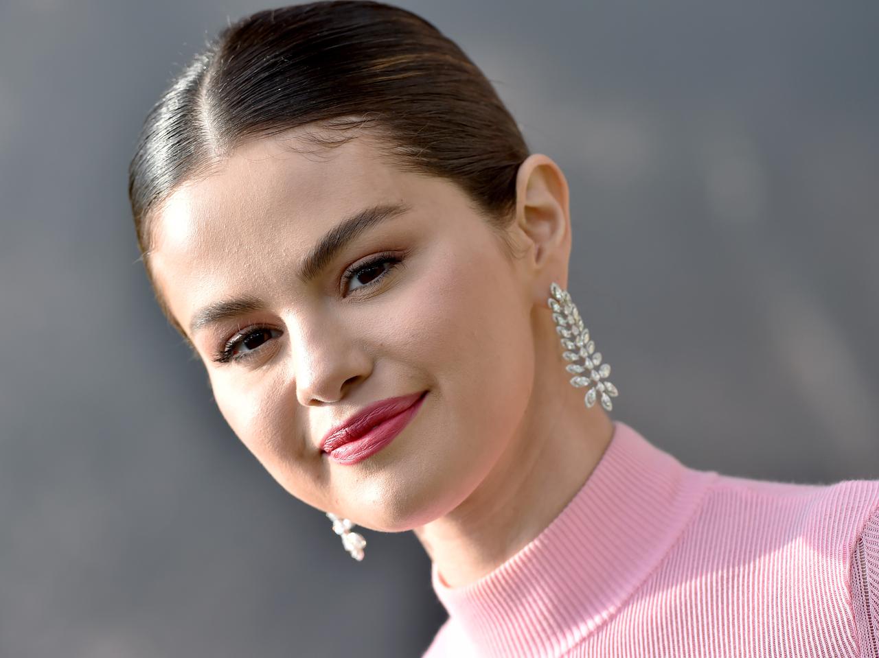 セレーナ・ゴメスも愛用する「目元パック」が400円台で買える！