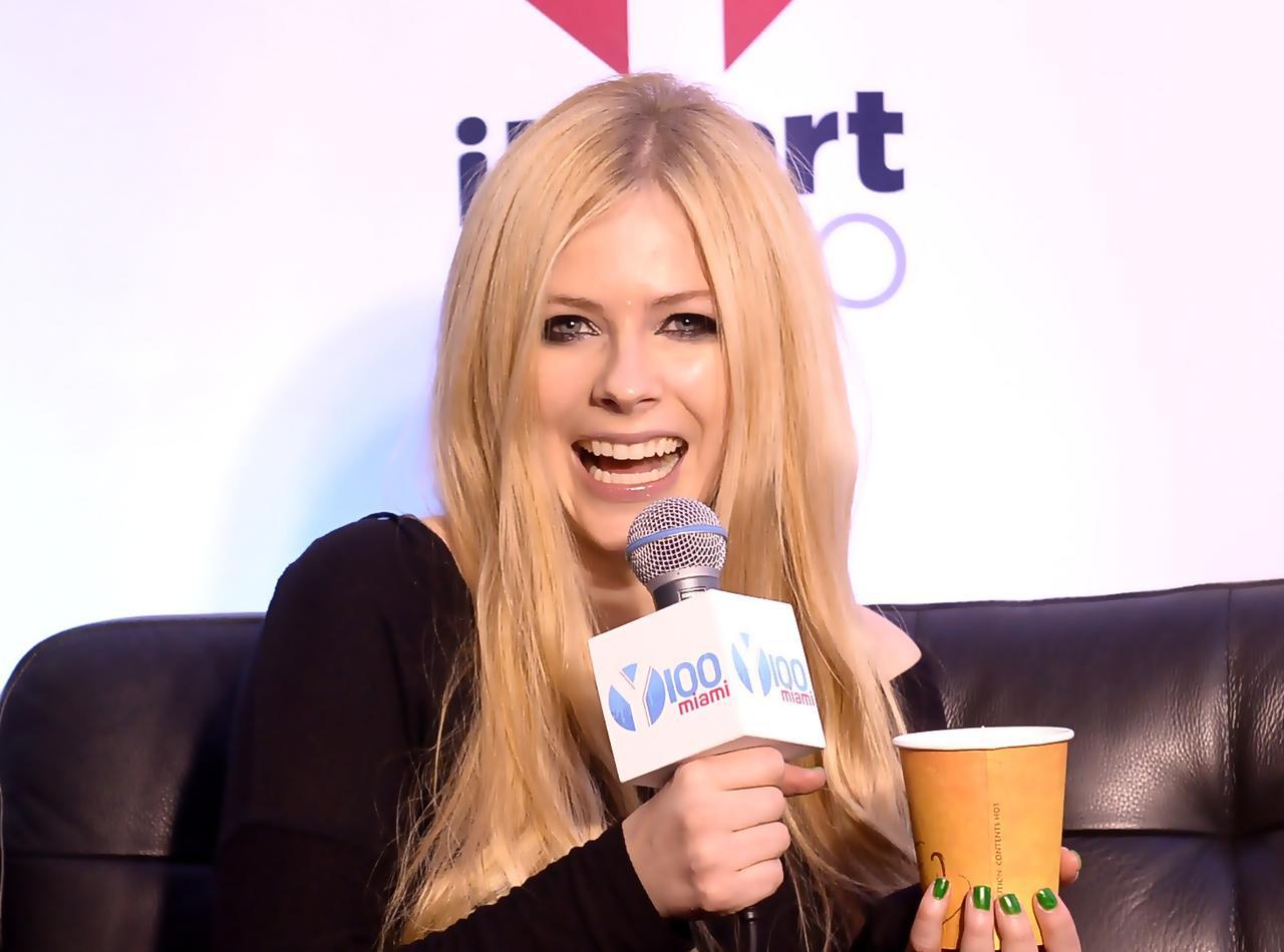 アヴリル・ラヴィーン、“クローン説”は「思わず笑ってしまう」