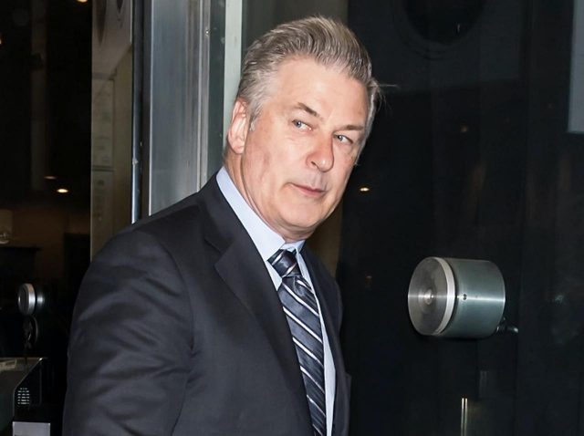 アレック・ボールドウィン、銃誤射事故の犠牲者の遺族から「不当な死」を理由に訴えられる