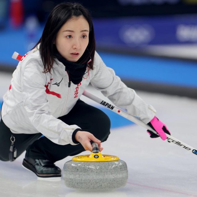 カーリング藤澤五月の手に書かれた「ポジティブメッセージ」を米人気司会者が真似る