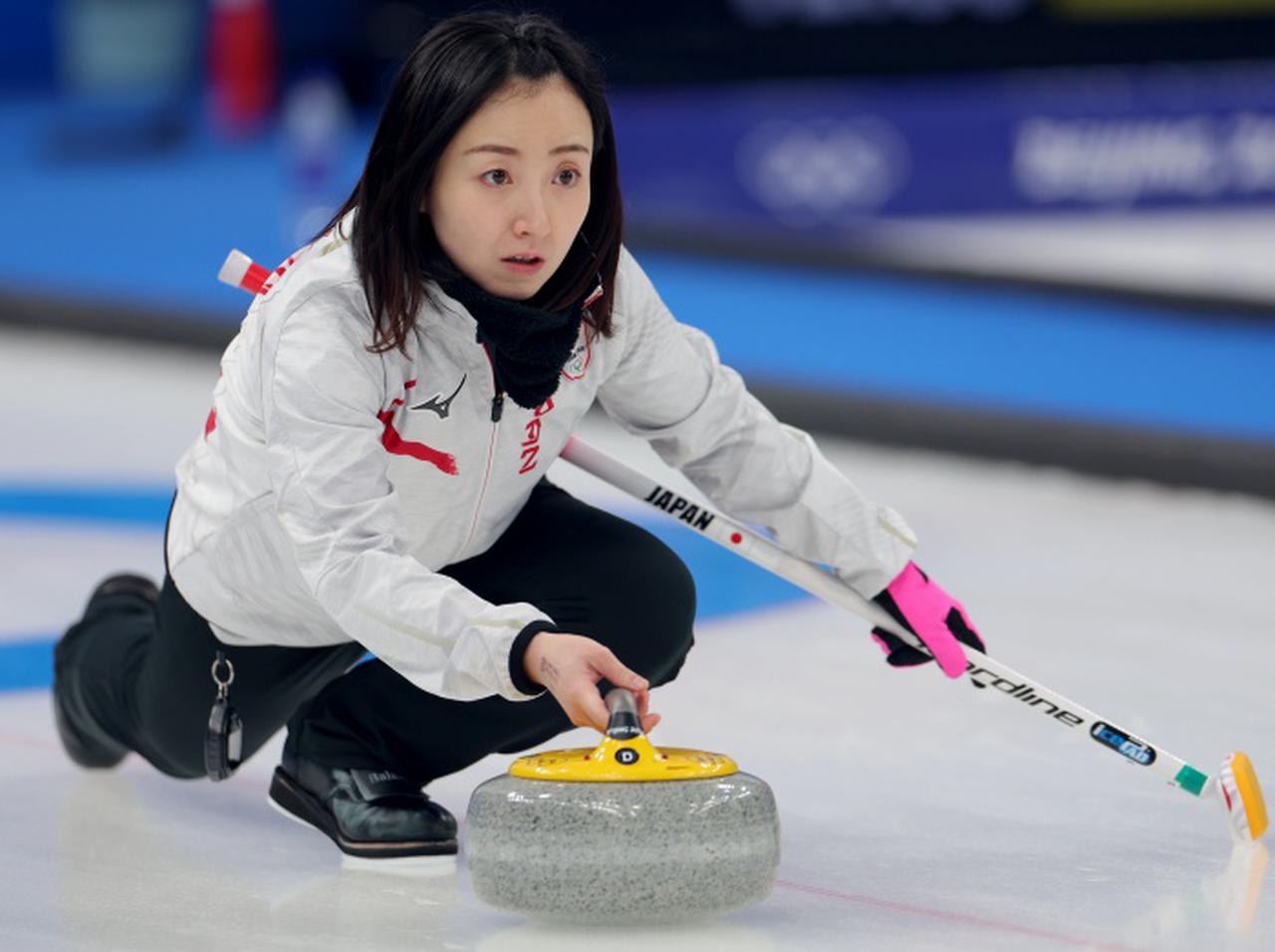 カーリング藤澤五月の手に書かれた「ポジティブメッセージ」を米人気司会者が真似る