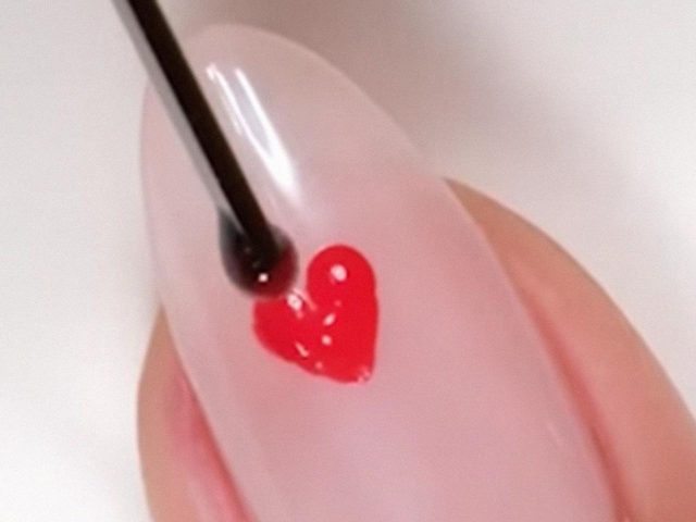 ハートを指先に！つまようじとヘアピンだけで作る簡単セルフネイル