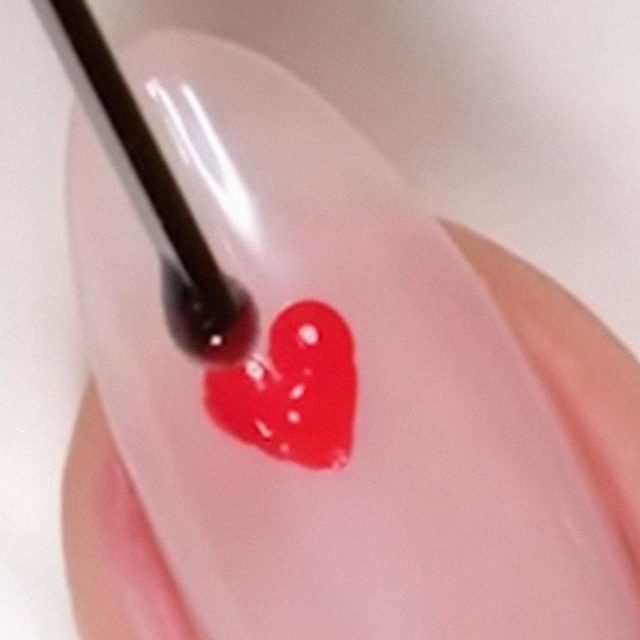 ハートを指先に！つまようじとヘアピンだけで作る簡単セルフネイル