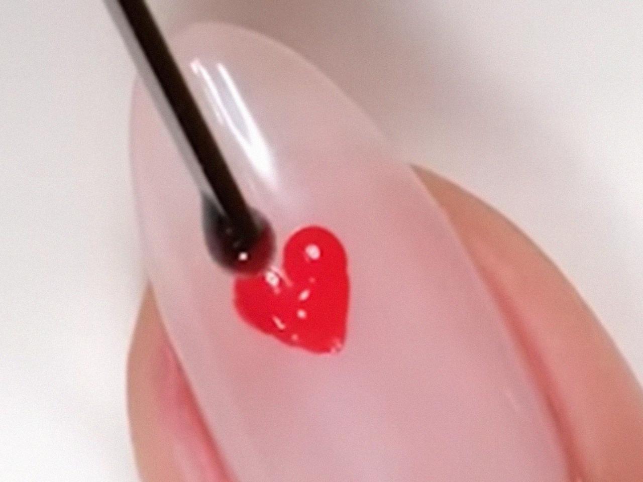 ハートを指先に!つまようじとヘアピンだけで作る簡単セルフネイル