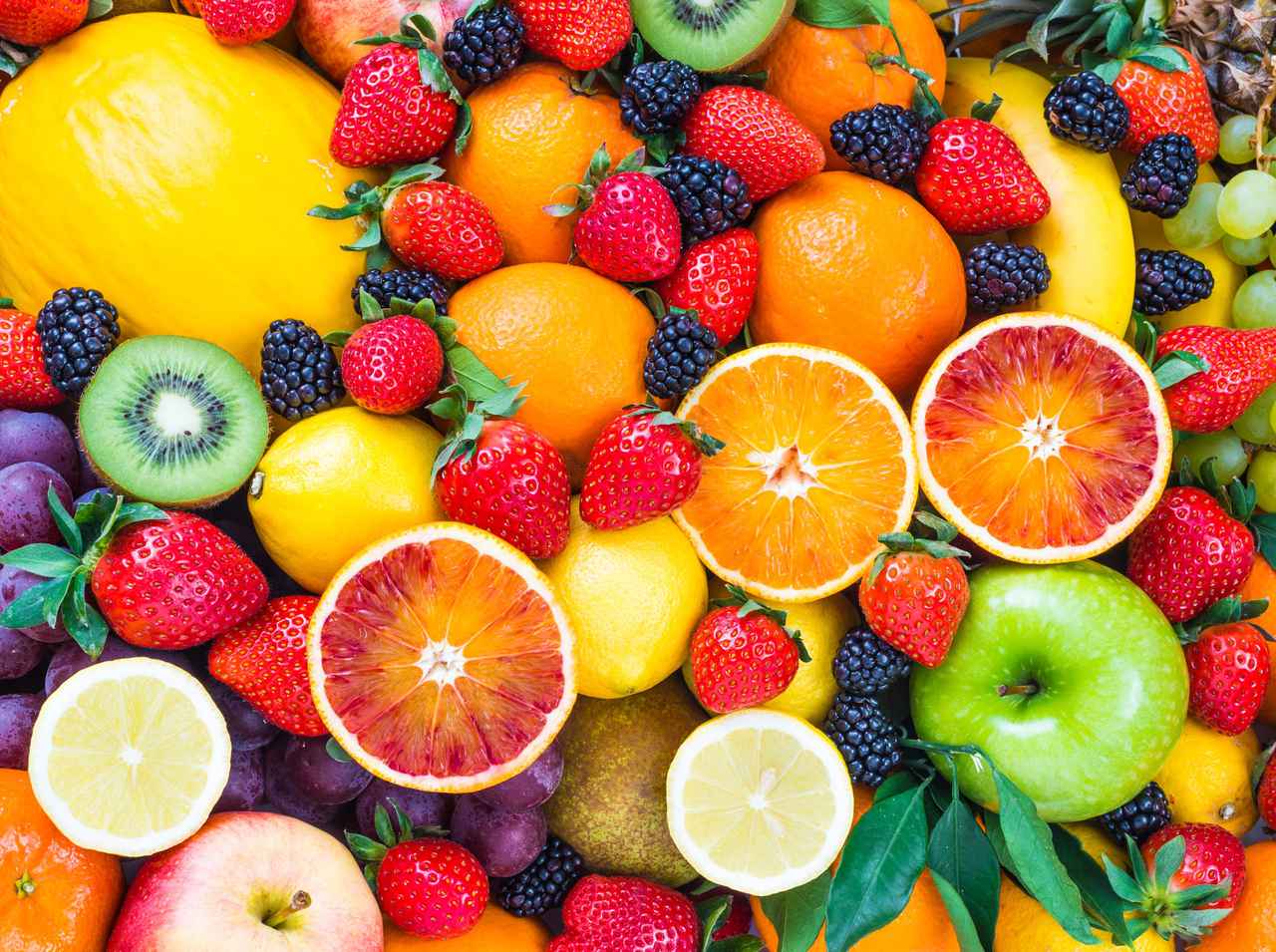 皮膚科医が勧めるフルーツ5選！美肌のために取り入れたいフルーツの種類とは
