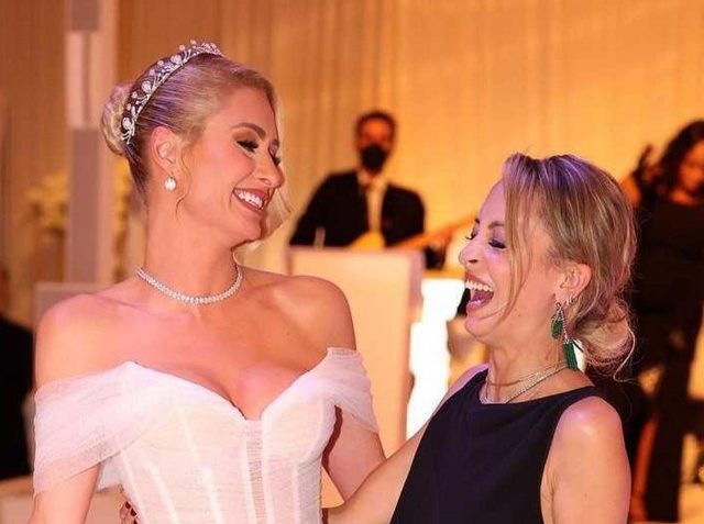 『シンプル・ライフ』ファン歓喜！パリスがニコールと結婚式で“あの歌”を歌っていた