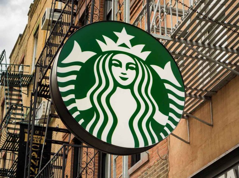 スターバックス店員が「注文していないドリンク」を渡してきた“理由”に思わず拍手
