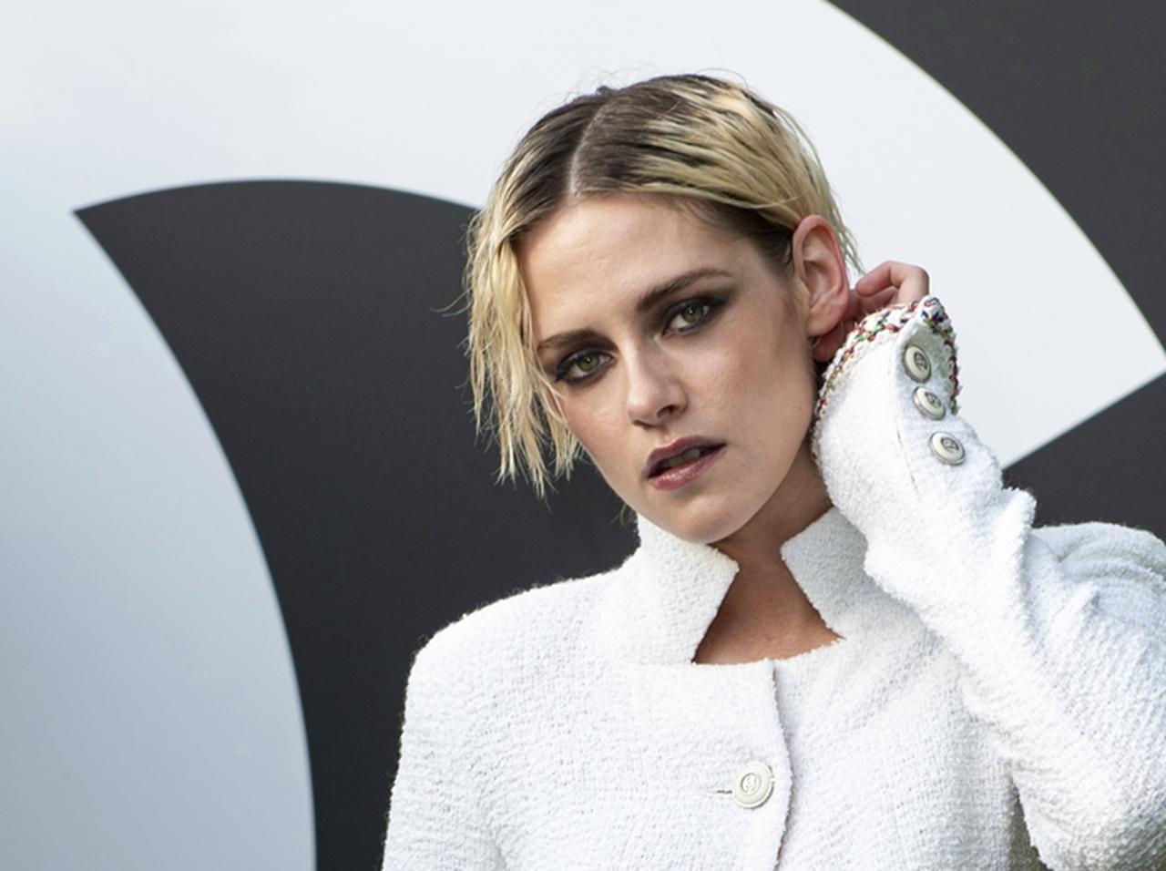 クリステン・スチュワート、おソロいのパジャマで婚約者とゾンビメイク