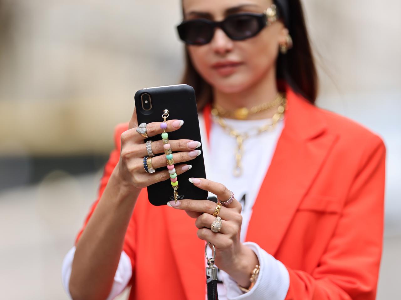 ファンデの“厚塗り具合”がわかる！スマホを使った話題のチェック方法