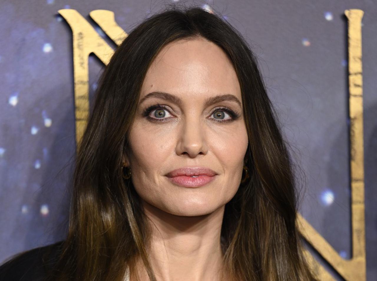 ロシアによるウクライナ危機を受け、アンジェリーナ・ジョリーがウクライナの人々へのサポートを表明