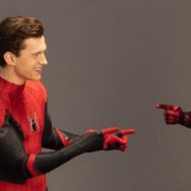 トム・ホランド、アンドリュー・ガーフィールド、トビー・マグワイアが「スパイダーマンのネタ画像」を豪華再現！