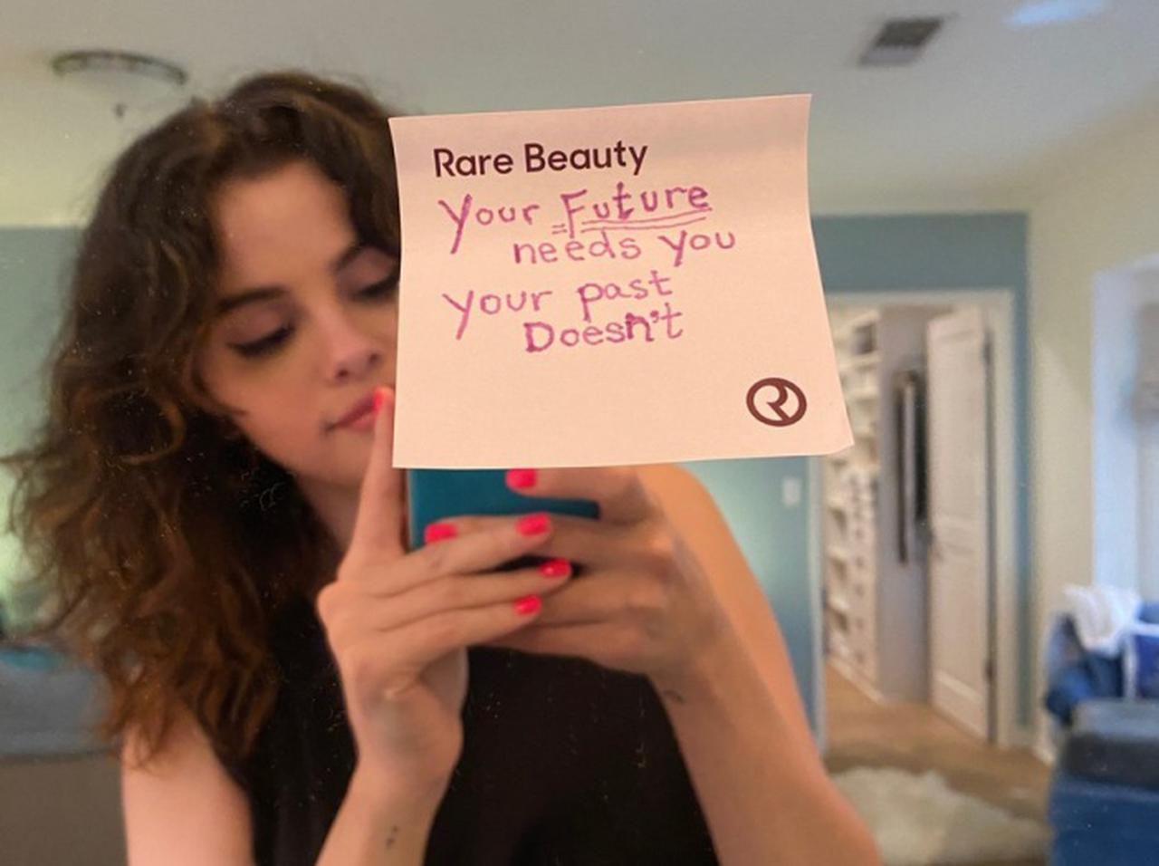 セレーナ・ゴメス、自分に自信を持てるよう「今も努力している」と明かす