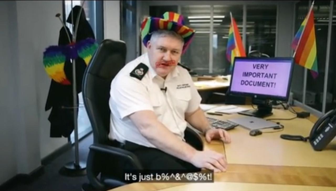 LGBTQ+への偏見を目にした英消防署のTikTok動画が面白すぎた