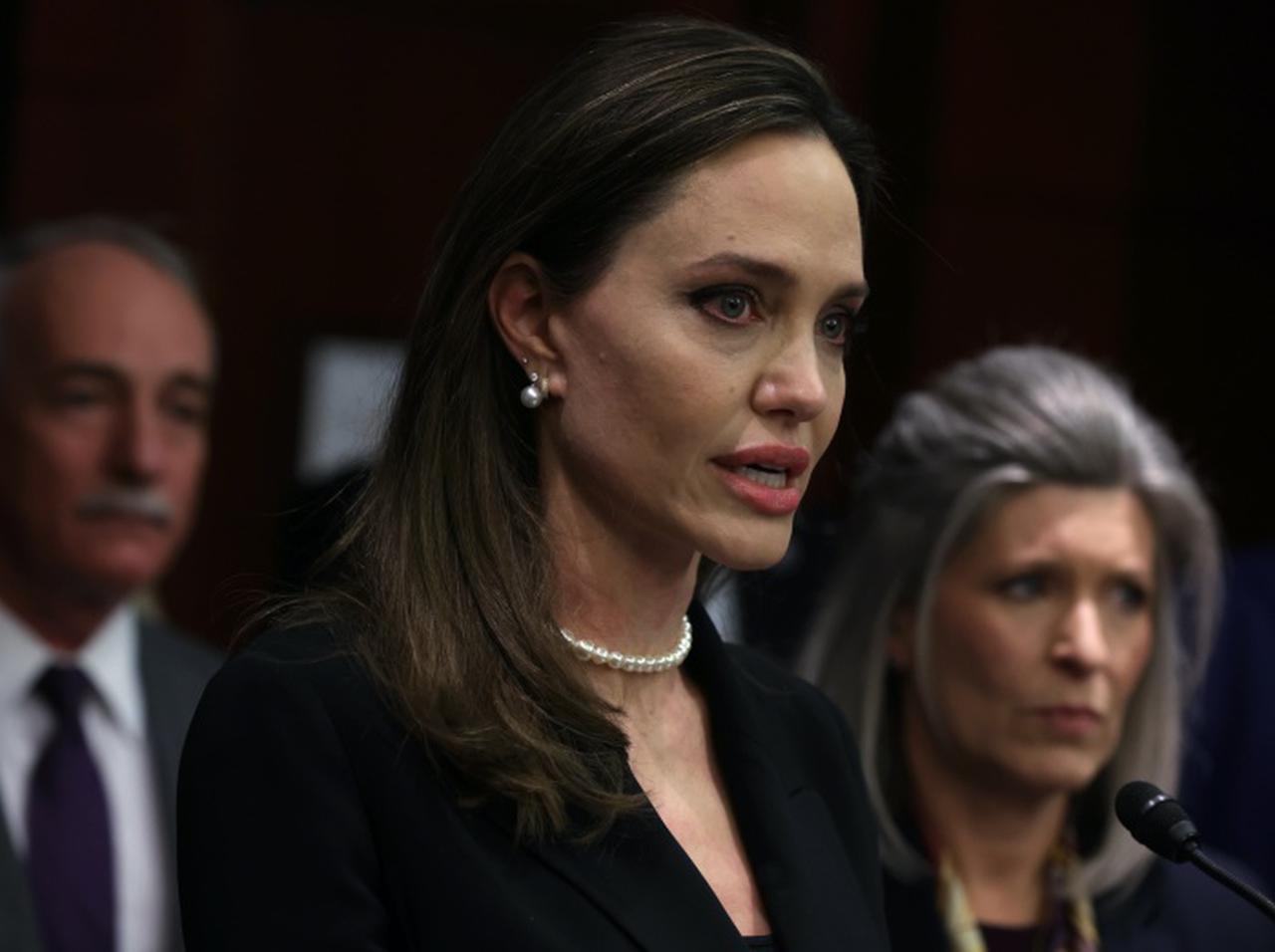 アンジェリーナ・ジョリー、娘と一緒に「家庭内暴力」の被害者支援を表明