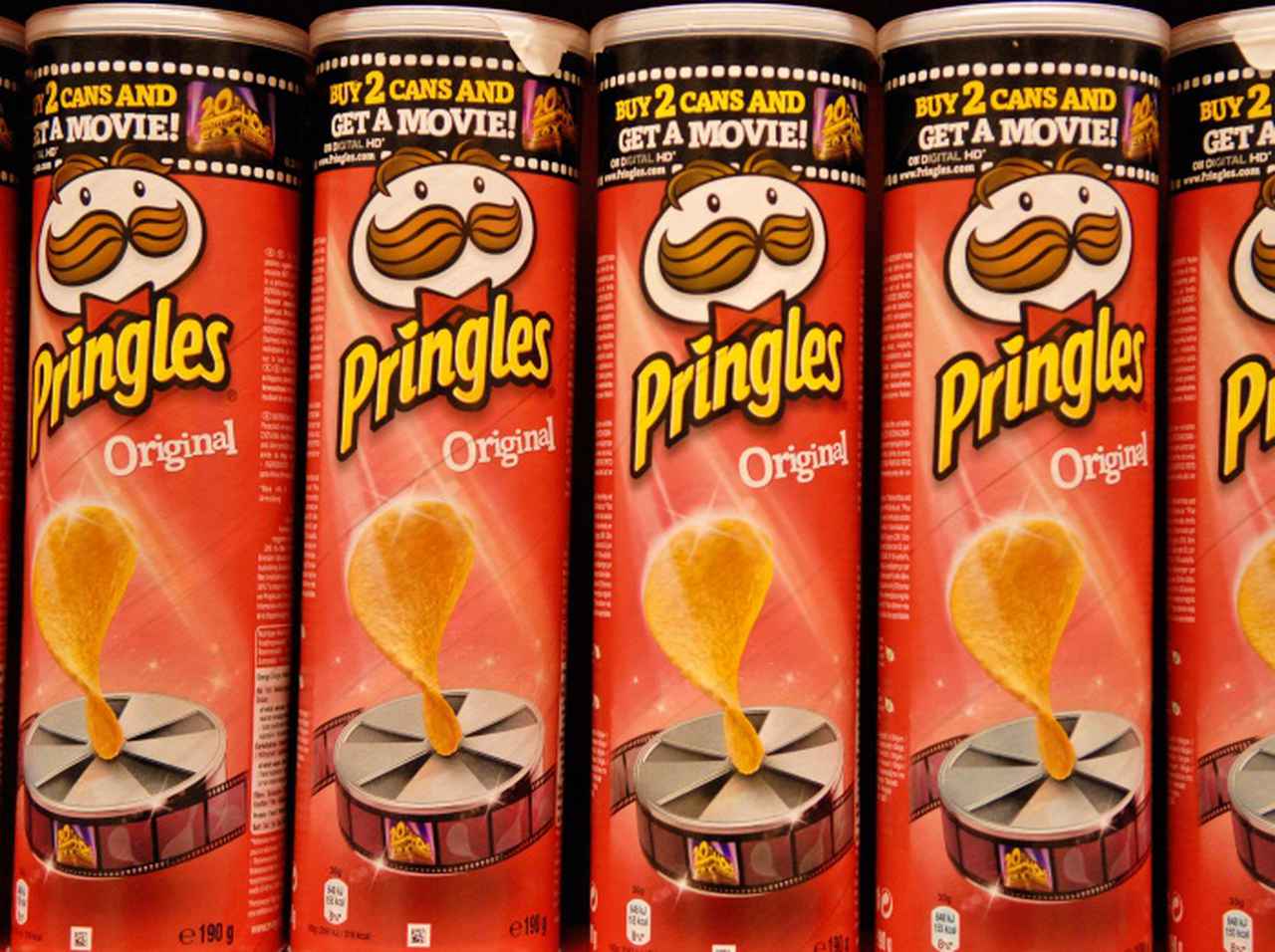 プリングルズの入れ物から手が抜けなくなった！悲劇に襲われた男性の「その後」に笑うしかない