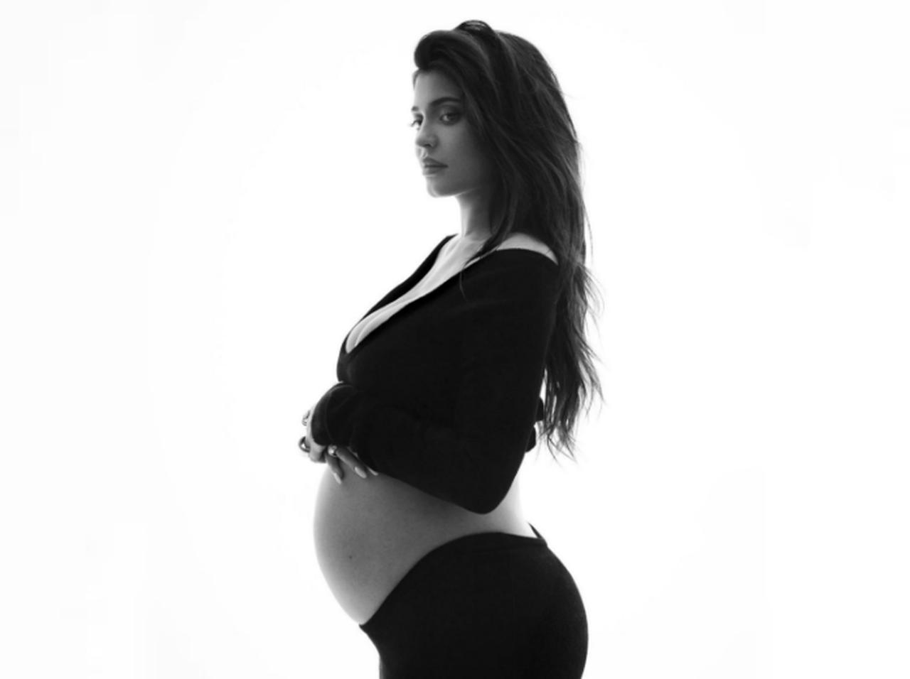 カイリー・ジェンナーが第2子出産を報告、トラヴィス・スコットも“絵文字”で反応