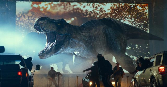 シリーズ最終章『ジュラシック・ワールド／新たなる支配者』が22年7月に日本公開！恐竜たちがかつてない程凶暴に暴れまわる