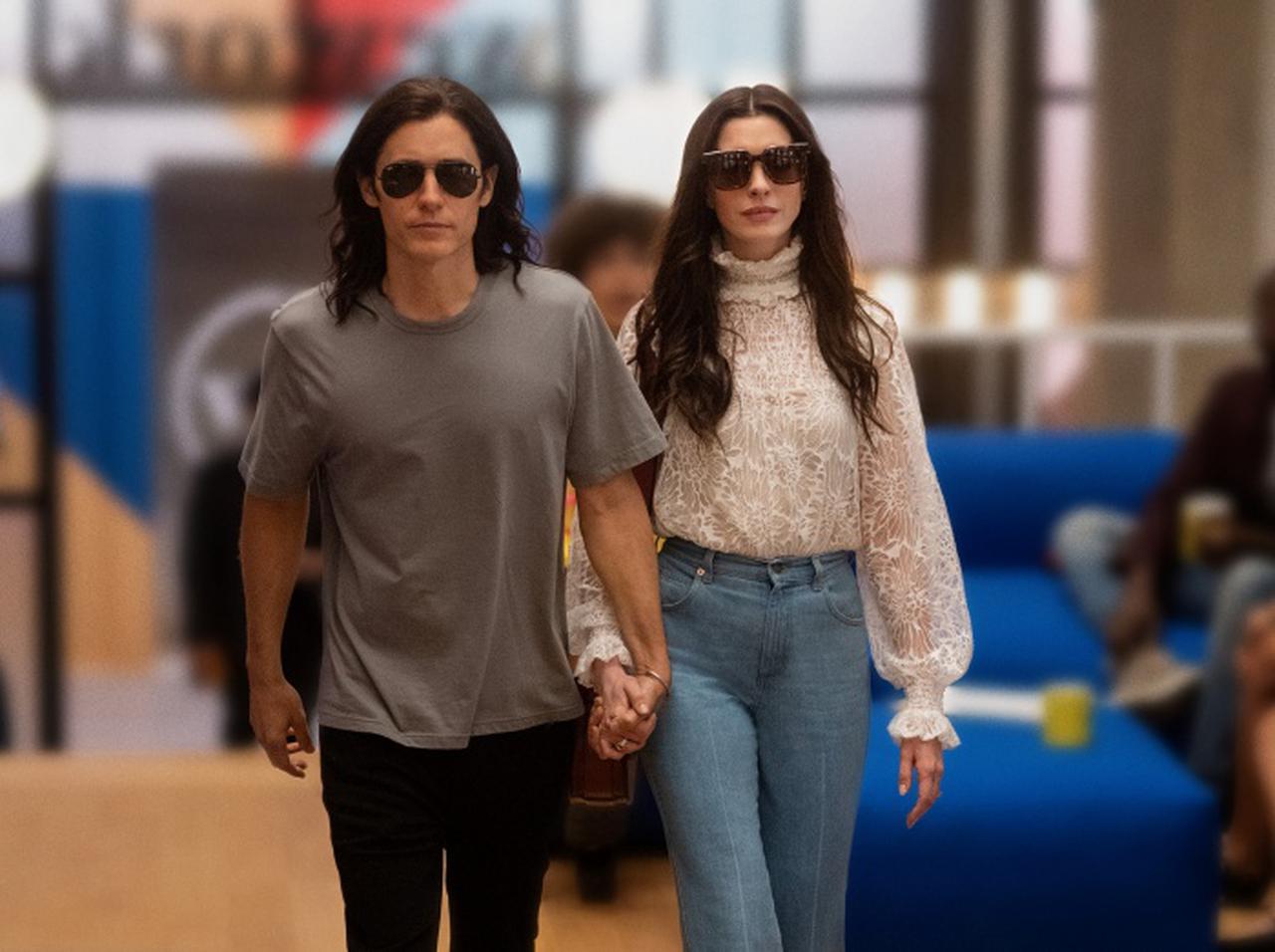 アン・ハサウェイ×ジャレッド・レトが破滅に向かうラブストーリー⁉AppleTV+『WeCrashed ~スタートアップ狂騒曲~』予告編が解禁