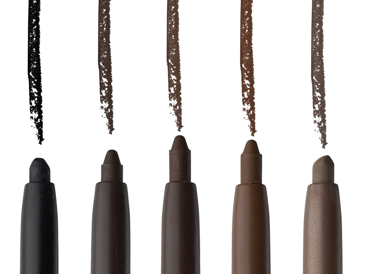 自然なデカ目を叶える「アイライン」の色は?黒でも白でもないベストなアイライナーの色と使い方