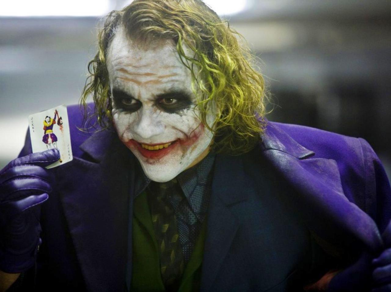 『ダークナイト』の撮影ミス!ジョーカーがスクールバスに乗り込んだシーンに大胆すぎる映り込み