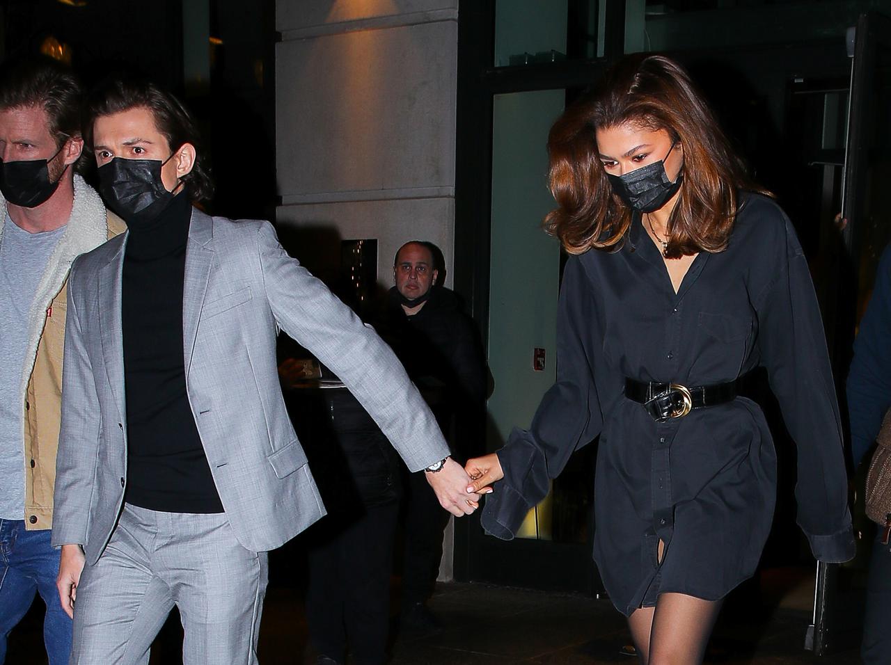 トム・ホランドとゼンデイヤ、“手を繋いで”大人なカップルコーデ!『アンチャーテッド』イベントへ