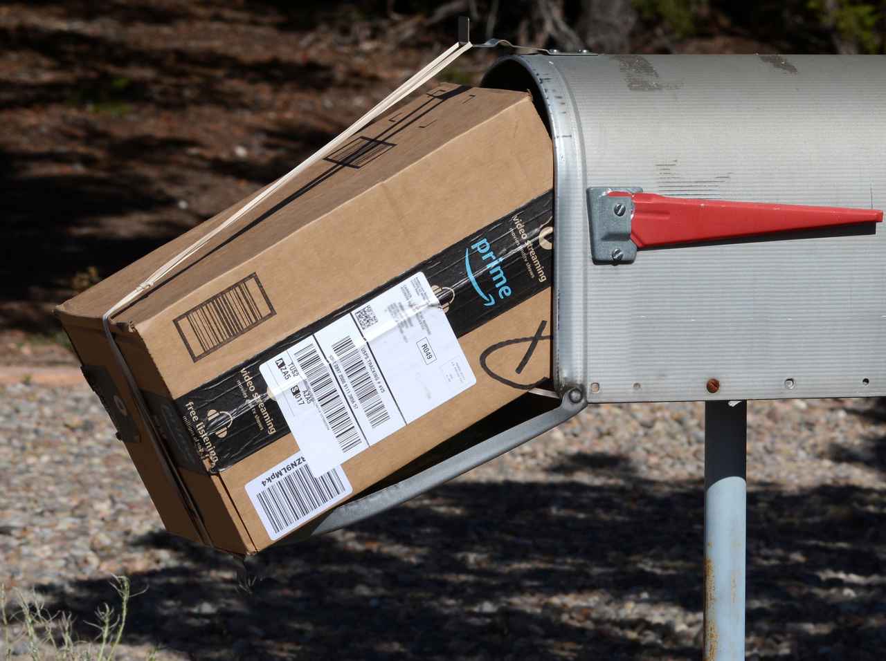 アマゾンの置き配が盗まれた！録画に映る犯人の「外見」で正体がバレて逮捕、どんな見た目？