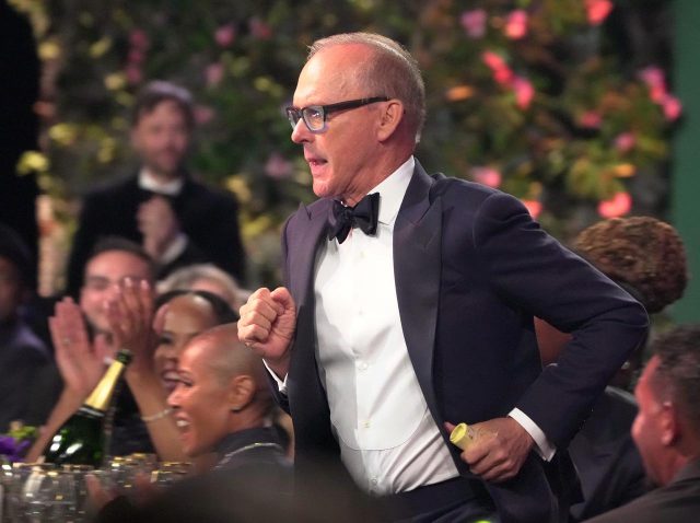 「トイレが混みすぎ」で主演男優賞俳優が壇上に来ない！バットマン俳優の対応に会場歓喜