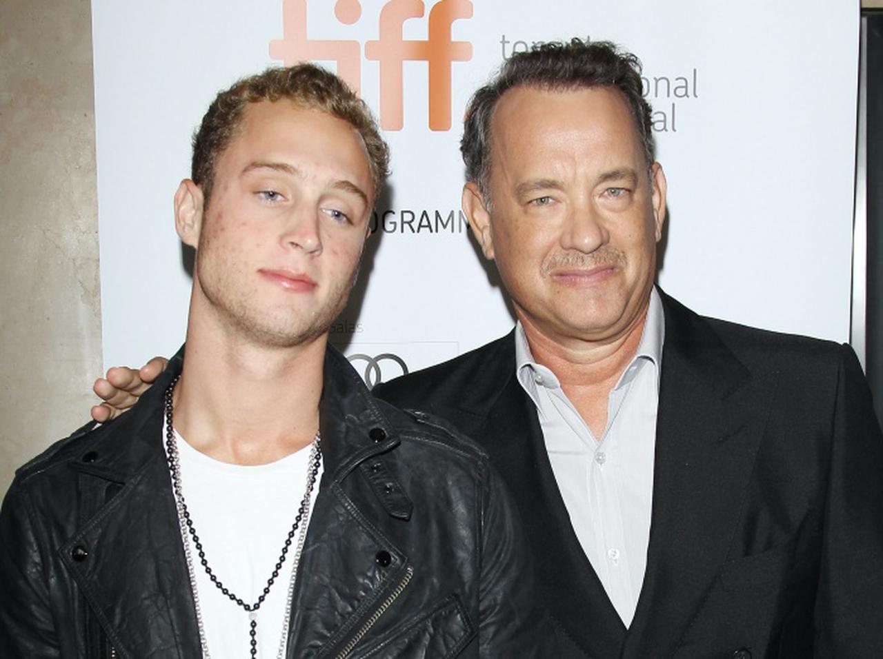 トム・ハンクスの子供として育つのはどんな感じ?息子が「知られざる苦労」を語る