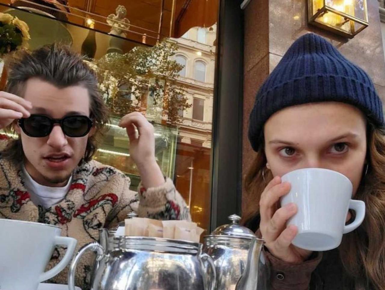 ジョン・ボン・ジョヴィ息子がバービーの恋人に変身!恋人ミリー・ボビー・ブラウンが18歳に