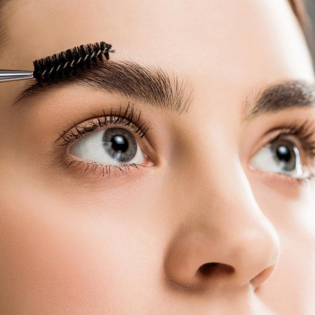 眉マスカラは「グレー」が今っぽい！今すぐ取り入れたい2つの理由