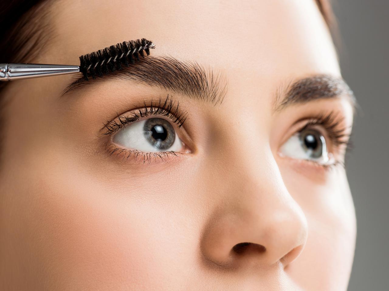 眉マスカラは「グレー」が今っぽい!今すぐ取り入れたい2つの理由