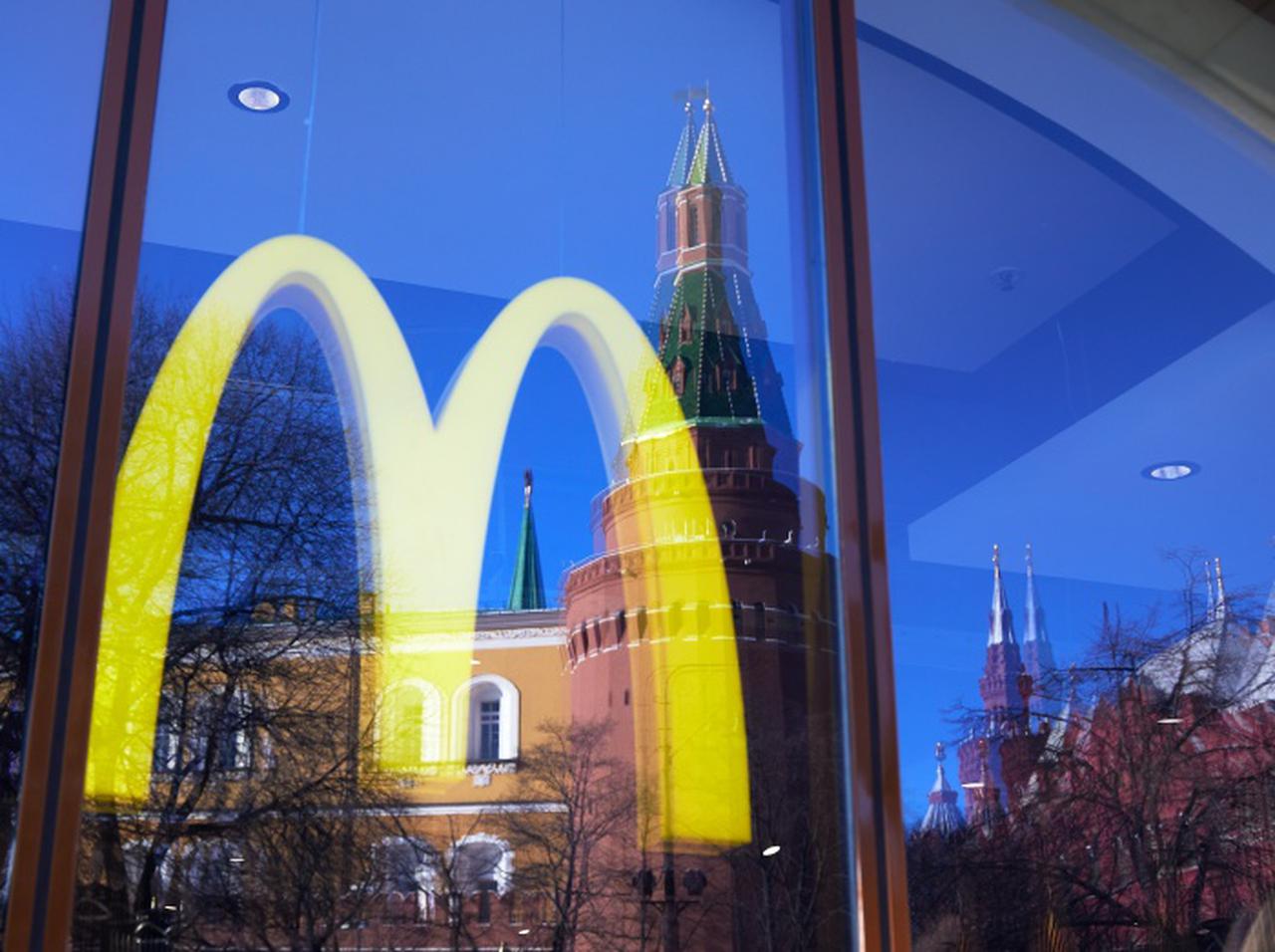 マクドナルドが撤退したロシアに「マクドナルド…?」な店が出現