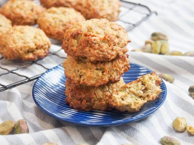 オートミール×ピスタチオでつくる！混ぜて焼くだけの簡単クッキーのレシピ