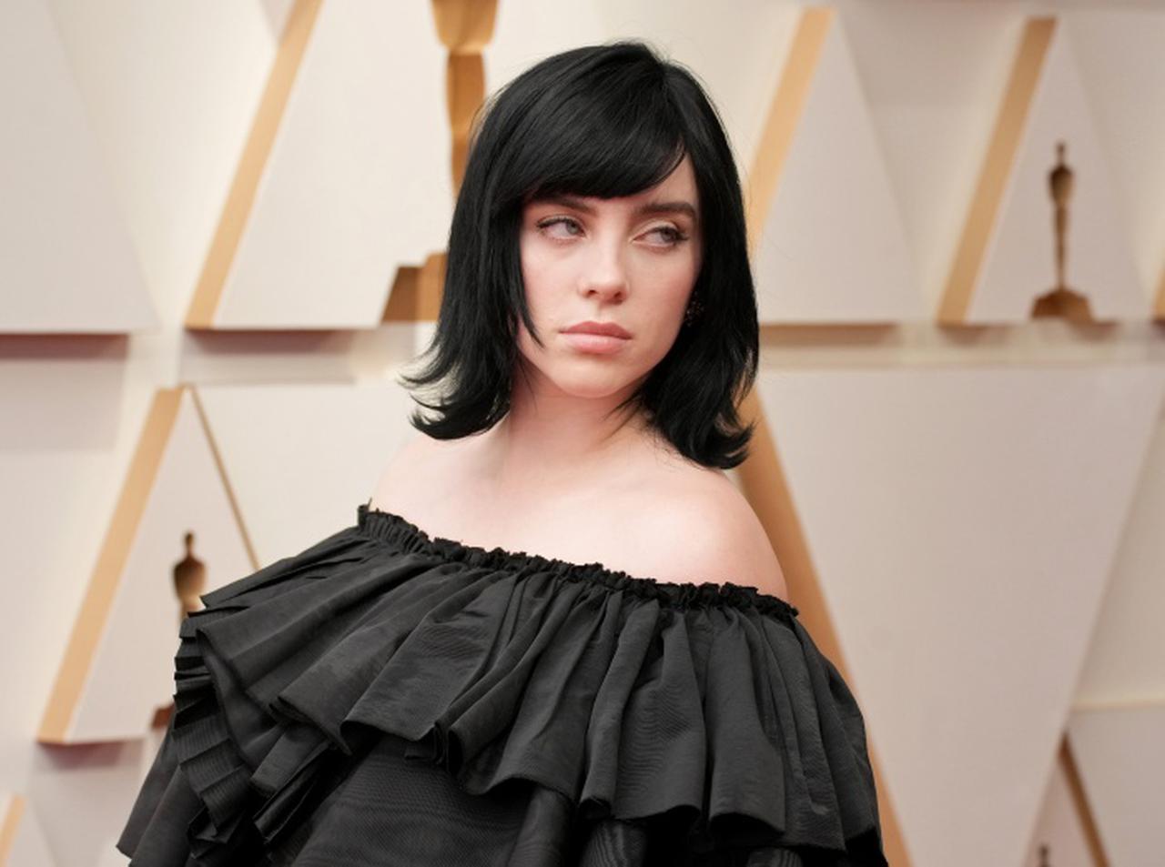 ビリー・アイリッシュ、“新しい姿”をアカデミー賞授賞式で見せる