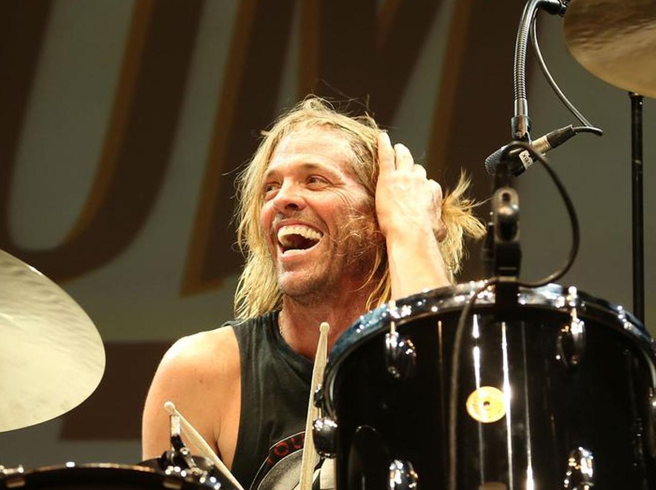 亡くなる前に「自分を大切にする」とメールを送っていた、フー・ファイターズのテイラー・ホーキンス