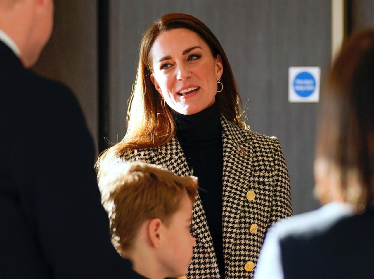 キャサリン妃、ラグビーに熱中のジョージ王子に「タックルの練習台」にされる