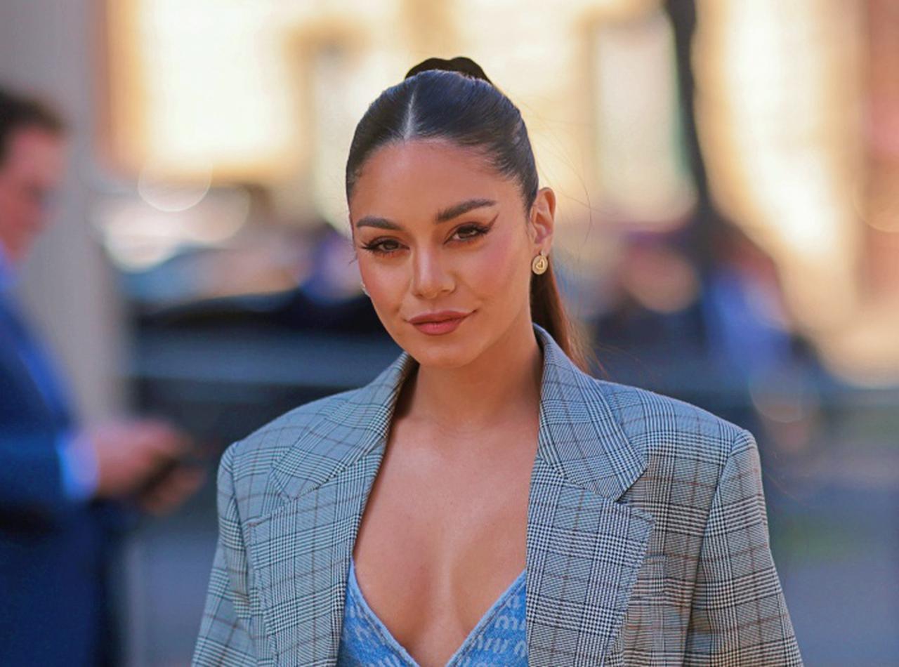 身長155㎝のヴァネッサ・ハジェンズの“春コーデ”をお手本に！ロングジャケットが使える