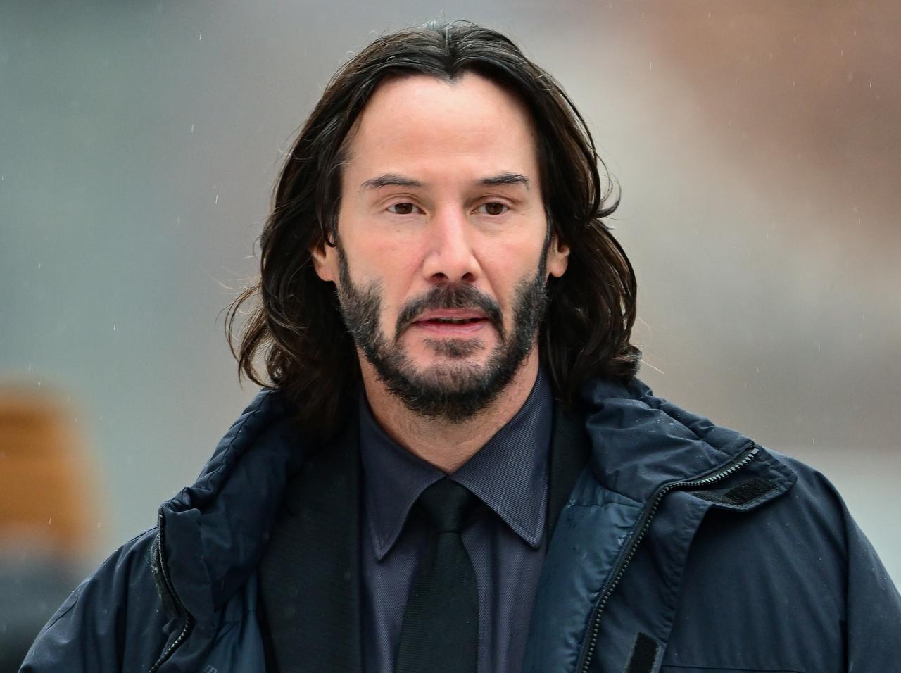 キアヌ・リーブスがコメディ映画でバットマンに!マスクの下の声が渋かっこ良い…