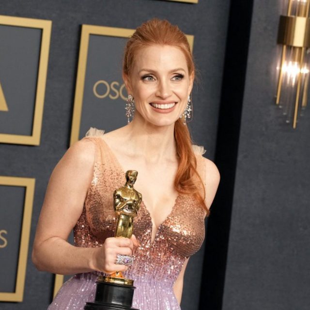 ジェシカ・チャステイン、LGBTQ+の人々への差別的な法案を批判するスピーチ【アカデミー賞】