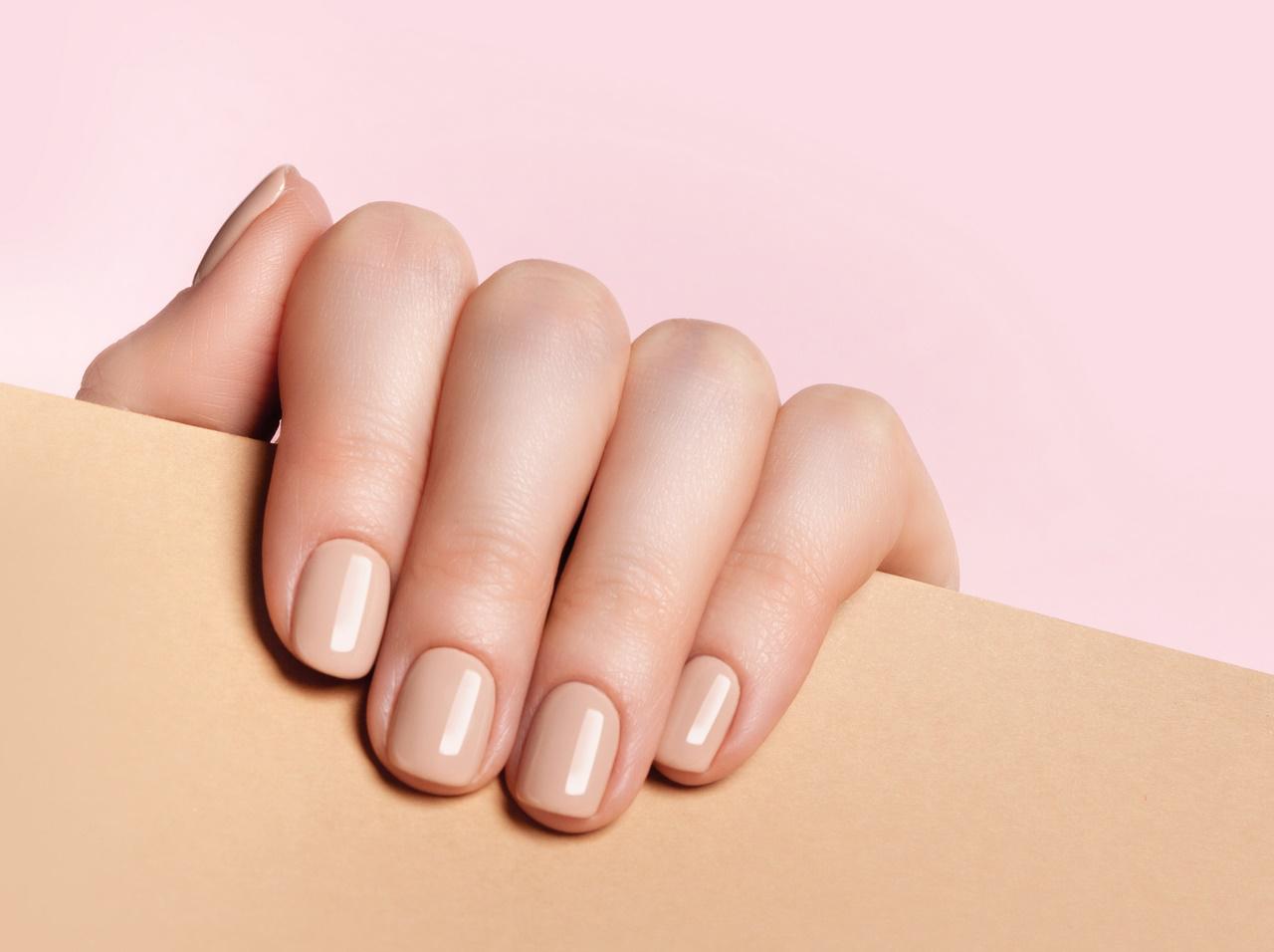 自分に似合う「ヌードネイル」のカラーが分かる！ネイリストが教える簡単なコツ
