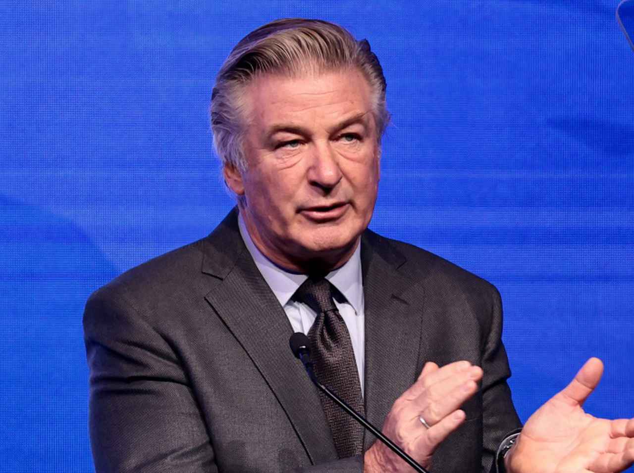 アレック・ボールドウィン、銃誤射事故をめぐる一部の訴訟の“動機”は「お金」だと主張