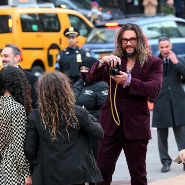 ジェイソン・モモア、『ザ・バットマン』プレミアで親バカ発揮！カメラを持参する