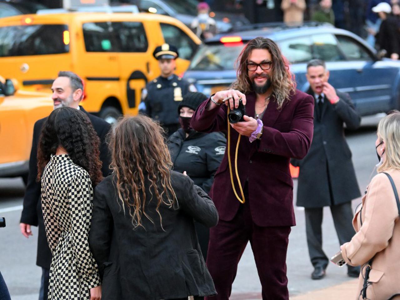 ジェイソン・モモア、『ザ・バットマン』プレミアで親バカ発揮！カメラを持参する