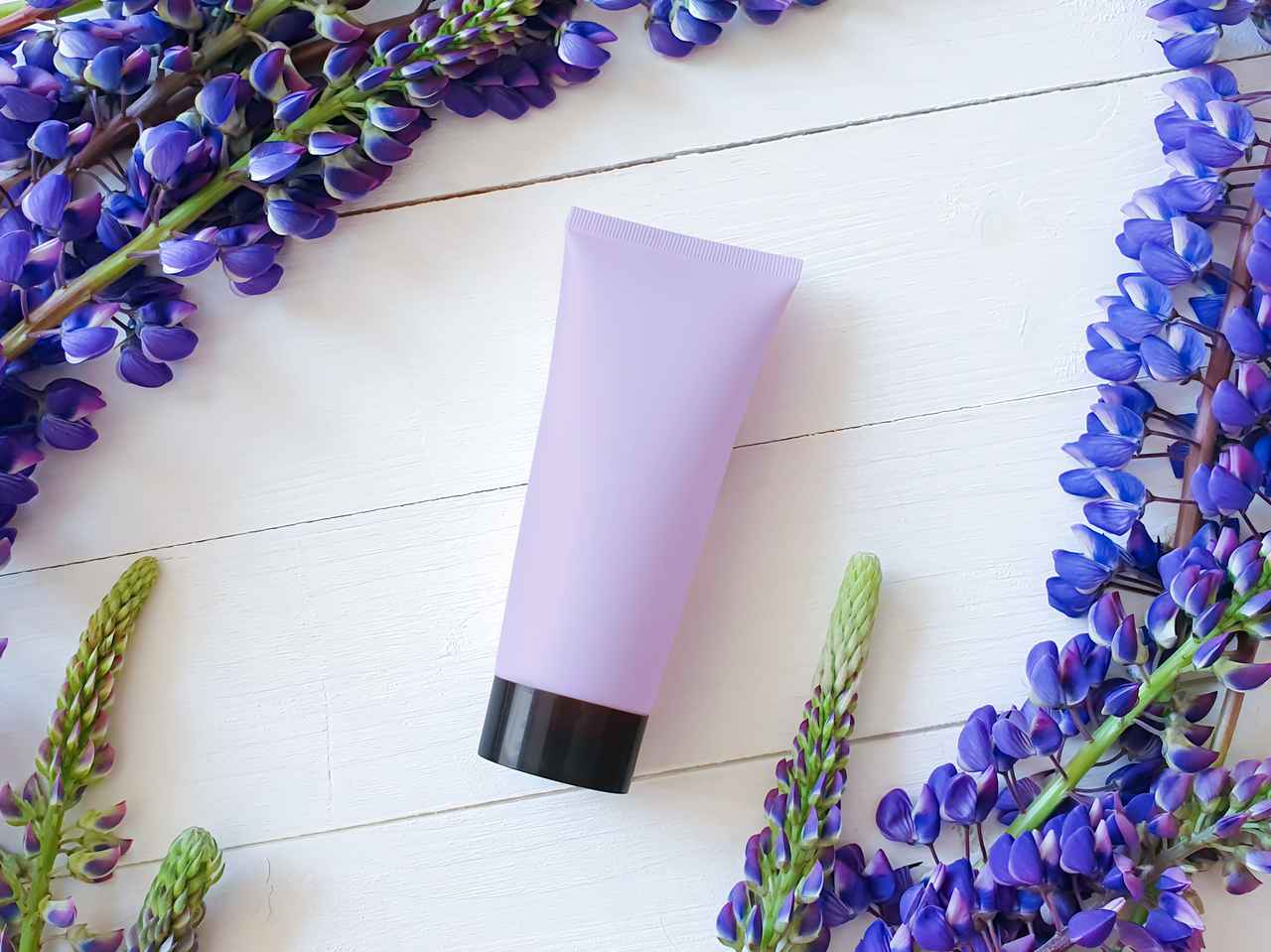 「パープル下地」が優秀すぎる!ハイライト代わりにも使える“透明感UP”プライマーをチェック