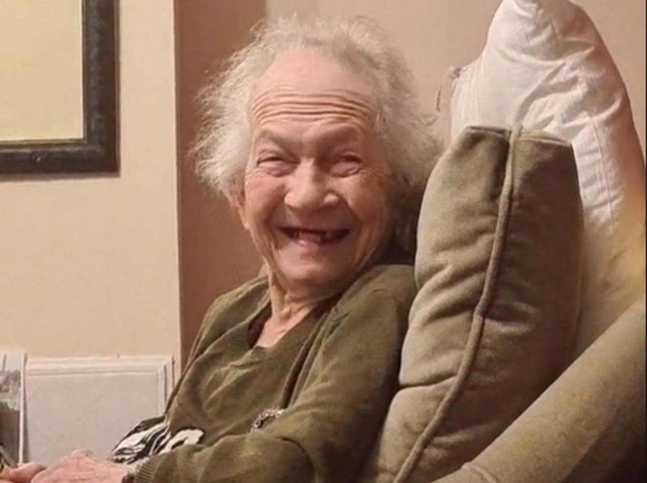 認知症のおばあちゃんに「綺麗ですね」と伝えたら…、“反応”に540万いいね以上の大反響