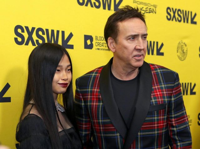 ニコラス・ケイジ、妊娠中の妻リコ・シバタと「恋人つなぎ」で仲の良さを見せつける【写真アリ】