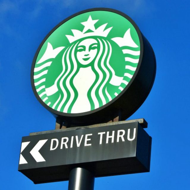 あなたはどっち派？スターバックスが「カニエ問題」にまさかの介入