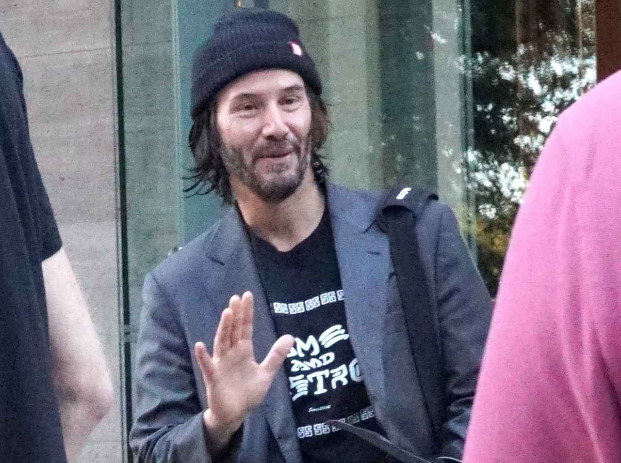 キアヌ・リーブス、偶然会った人に“電話持ってる?”と聞いた『理由』が良い人すぎてファン涙