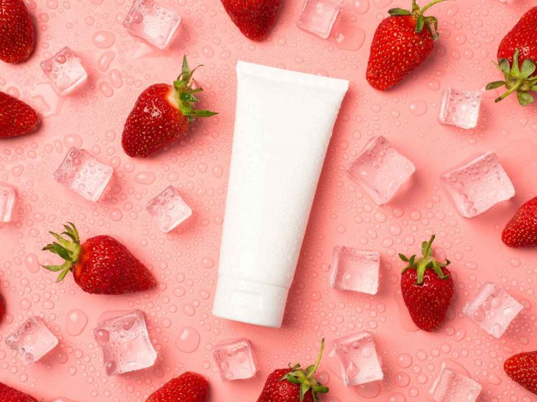 ビタミンCの宝庫!「いちご」の美肌効果と人気スキンケアコスメ