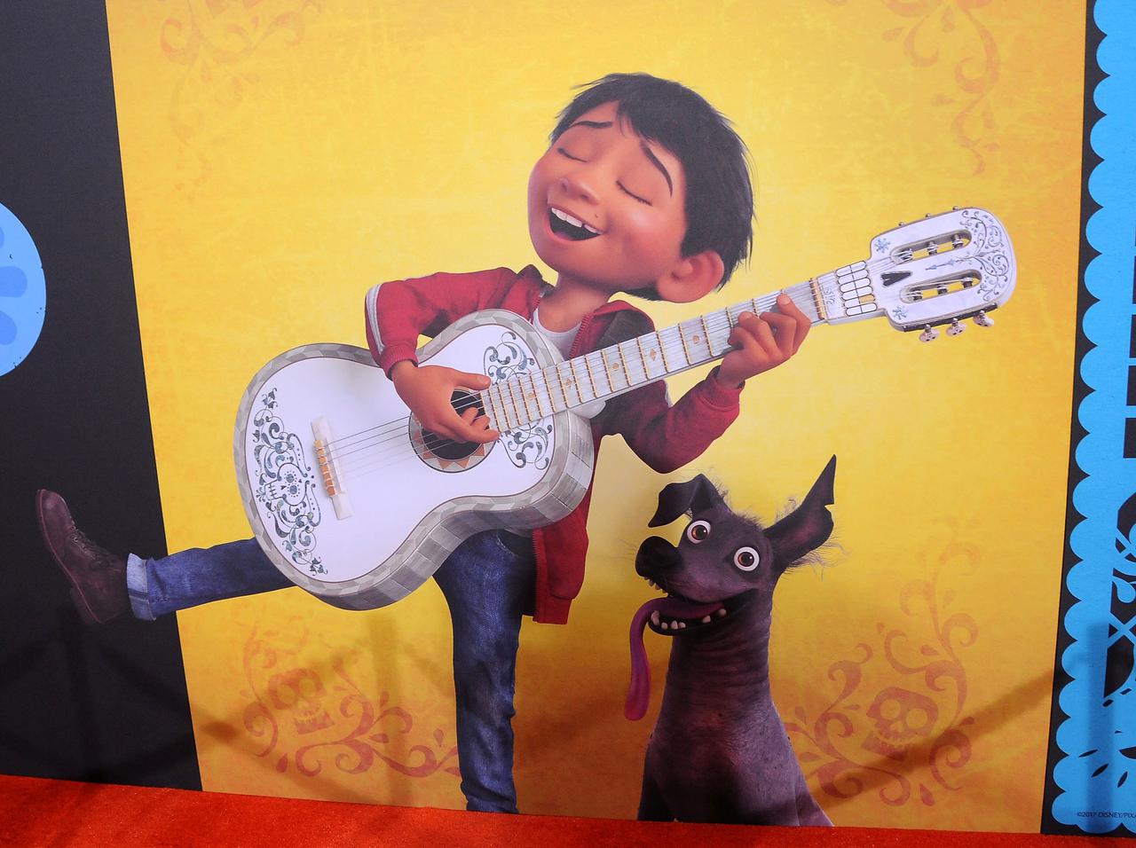 『リメンバー・ミー』で「ギターを弾くシーン」に隠された秘密がさすがピクサー